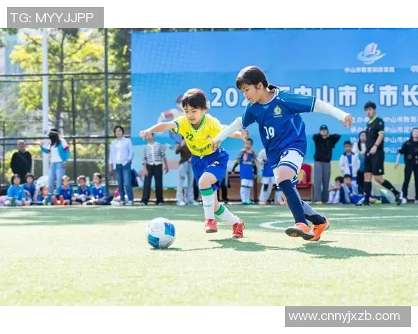 培养青少年足球梦想助力成长与团队精神的全面发展